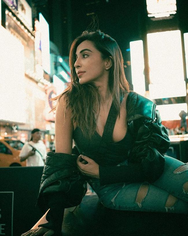 Staggering Glamour Show Of Parvati Nair In New York